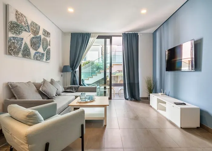 Luxurious Flat Anfaplace, Beach Access